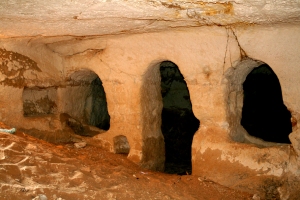 המחיצה במערת האורווה                                           צילום אמנון (בוצי) ליבנה